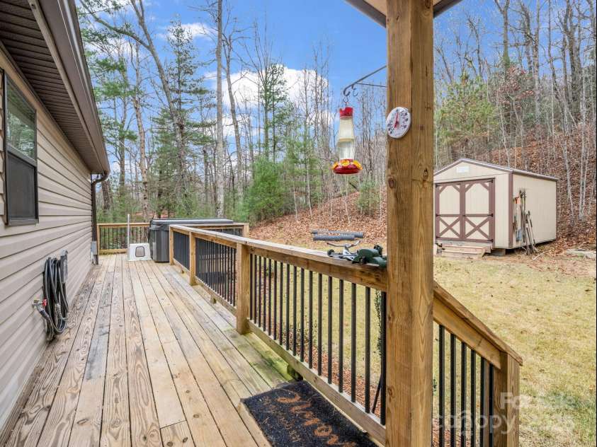 48 Rainbow Lake Circle, Black Mountain, NC 28711.  MLS# CAR4322893, YatesRealty ID 13299. 