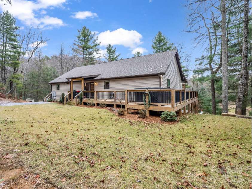 48 Rainbow Lake Circle, Black Mountain, NC 28711.  MLS# CAR4322893, YatesRealty ID 13299. 