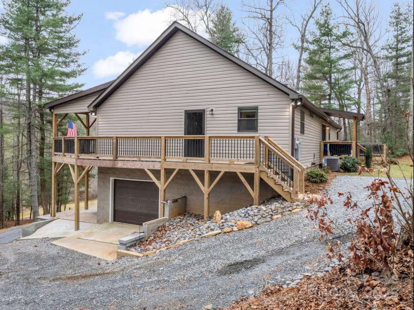 48 Rainbow Lake Circle, Black Mountain, NC 28711.  MLS# CAR4322893, YatesRealty ID 13299. 