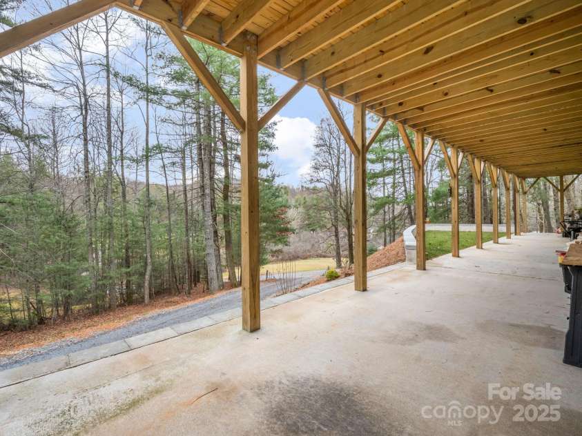 48 Rainbow Lake Circle, Black Mountain, NC 28711.  MLS# CAR4322893, YatesRealty ID 13299. 