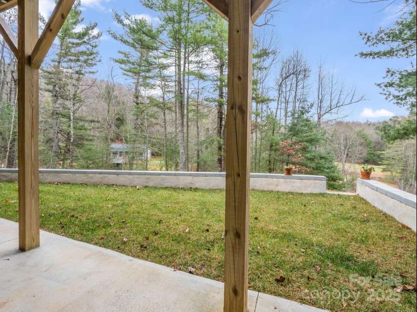48 Rainbow Lake Circle, Black Mountain, NC 28711.  MLS# CAR4322893, YatesRealty ID 13299. 
