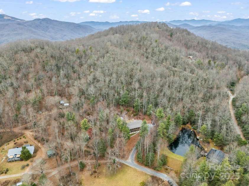 48 Rainbow Lake Circle, Black Mountain, NC 28711.  MLS# CAR4322893, YatesRealty ID 13299. 