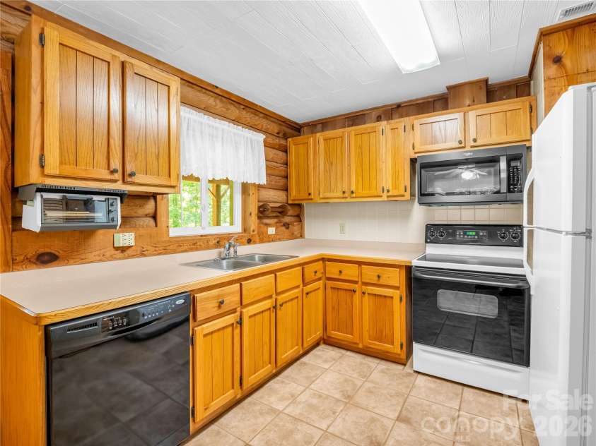 137 Amys Ridge Road, Lake Lure, NC 28746.  MLS# CAR4391704, YatesRealty ID 133. 