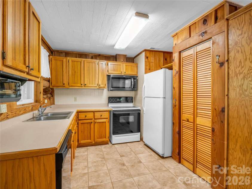 137 Amys Ridge Road, Lake Lure, NC 28746.  MLS# CAR4391704, YatesRealty ID 133. Kitchen