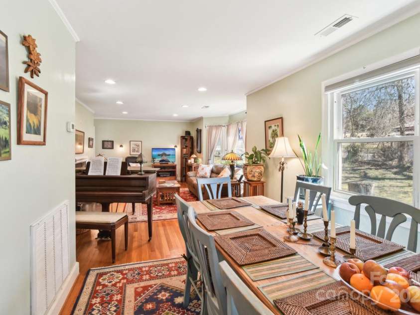 131 Ridgewood Drive, Waynesville, NC 28786.  MLS# CAR4222863, YatesRealty ID 1330. Windows and natural light abound.
