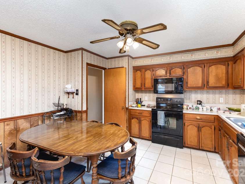 1009 Main Street, Mount Holly, NC 28120.  MLS# CAR4252125, YatesRealty ID 13300. 