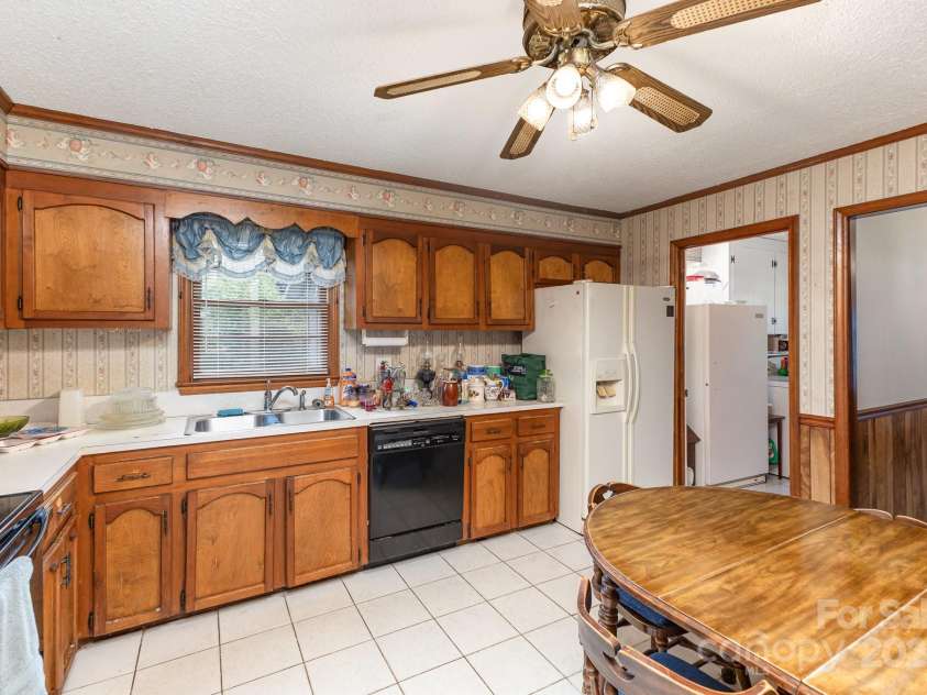 1009 Main Street, Mount Holly, NC 28120.  MLS# CAR4252125, YatesRealty ID 13300. 