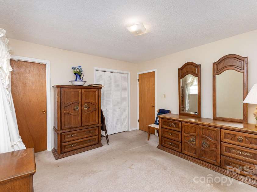 1009 Main Street, Mount Holly, NC 28120.  MLS# CAR4252125, YatesRealty ID 13300. 