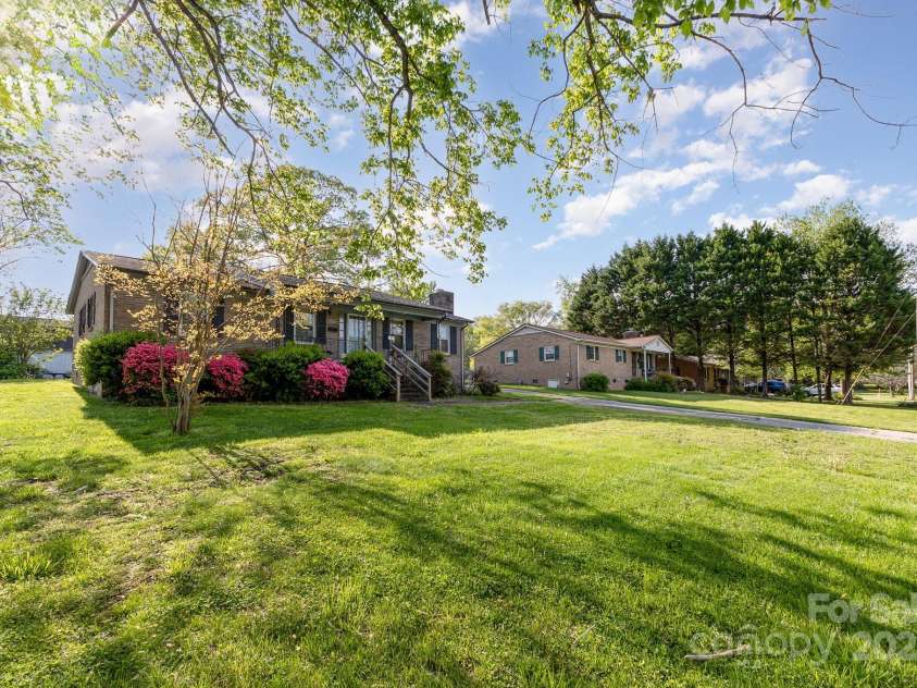 1009 Main Street, Mount Holly, NC 28120.  MLS# CAR4252125, YatesRealty ID 13300. 