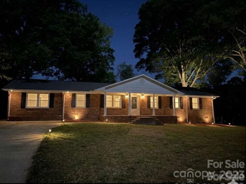 1621 Stonehill Place, Rock Hill, SC 29730.  MLS# CAR4352614, YatesRealty ID 13300. 