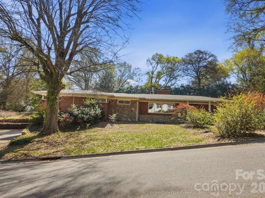 160 Glendale Avenue, Concord, NC 28025.  MLS# CAR4360296, YatesRealty ID 13304. 