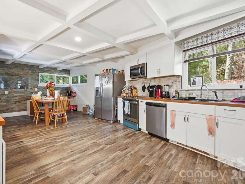 160 Glendale Avenue, Concord, NC 28025.  MLS# CAR4360296, YatesRealty ID 13304. 