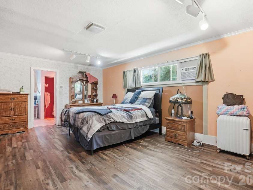 160 Glendale Avenue, Concord, NC 28025.  MLS# CAR4360296, YatesRealty ID 13304. 