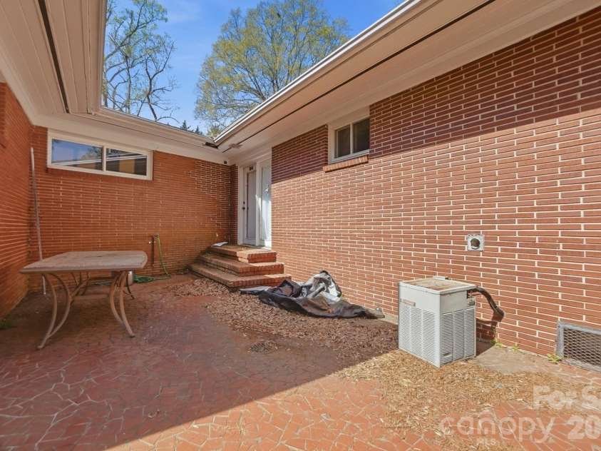 160 Glendale Avenue, Concord, NC 28025.  MLS# CAR4360296, YatesRealty ID 13304. 
