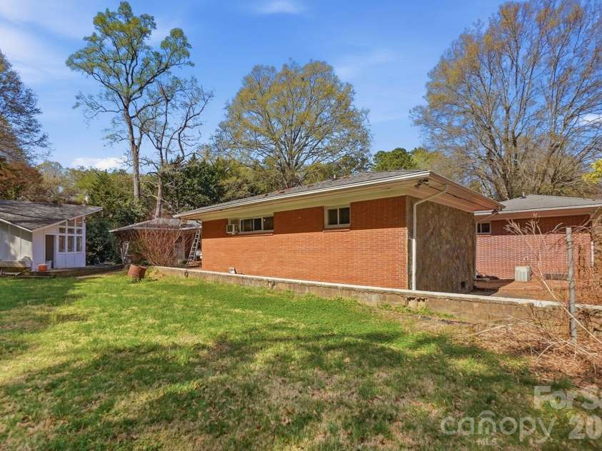 160 Glendale Avenue, Concord, NC 28025.  MLS# CAR4360296, YatesRealty ID 13304. 