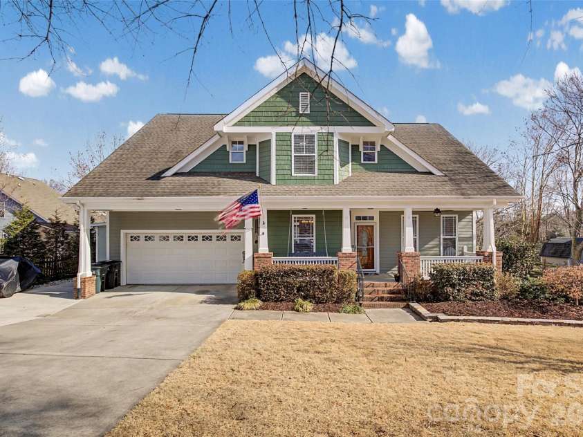 1044 Hunters Run Drive, Tega Cay, SC 29708.  MLS# CAR4390114, YatesRealty ID 13305. 
