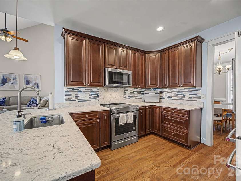1044 Hunters Run Drive, Tega Cay, SC 29708.  MLS# CAR4390114, YatesRealty ID 13305. 
