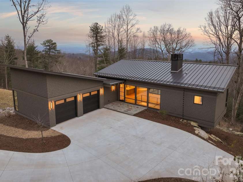 751 New Sprout Lane, Hendersonville, NC 28792.  MLS# CAR4345642, YatesRealty ID 13307. 