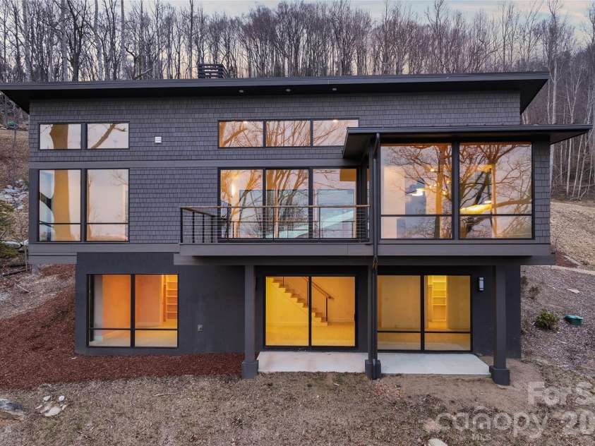 751 New Sprout Lane, Hendersonville, NC 28792.  MLS# CAR4345642, YatesRealty ID 13307. 