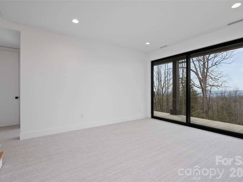 751 New Sprout Lane, Hendersonville, NC 28792.  MLS# CAR4345642, YatesRealty ID 13307. 