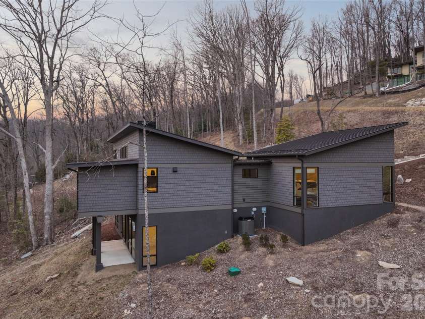 751 New Sprout Lane, Hendersonville, NC 28792.  MLS# CAR4345642, YatesRealty ID 13307. 
