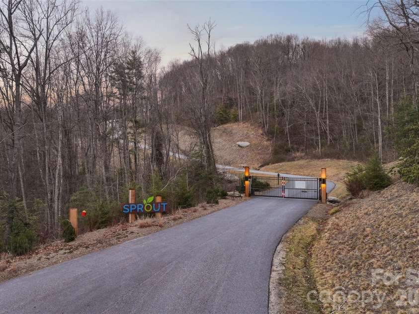 751 New Sprout Lane, Hendersonville, NC 28792.  MLS# CAR4345642, YatesRealty ID 13307. 