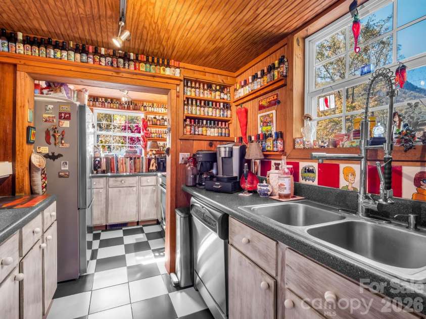 712 Main Street, Chimney Rock, NC 28720.  MLS# CAR4332111, YatesRealty ID 13309. 