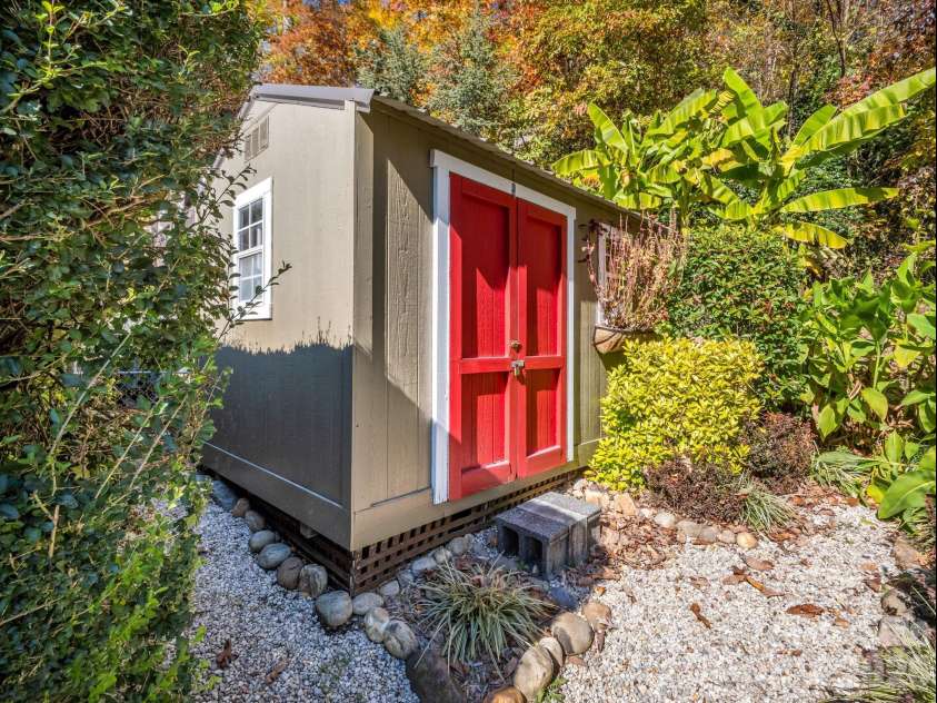 712 Main Street, Chimney Rock, NC 28720.  MLS# CAR4332111, YatesRealty ID 13309. 