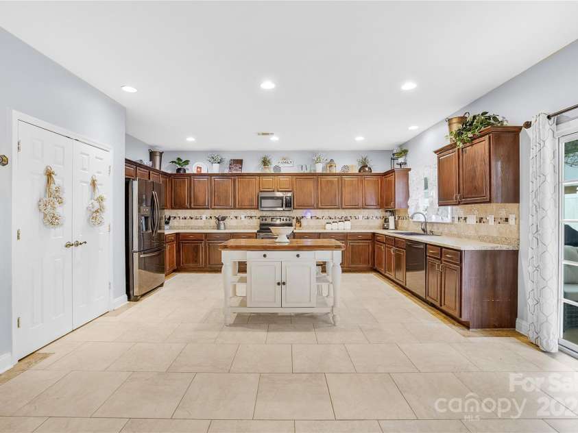 114 Silverspring Place, Mooresville, NC 28117.  MLS# CAR4187492, YatesRealty ID 1331. 