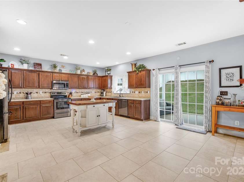 114 Silverspring Place, Mooresville, NC 28117.  MLS# CAR4187492, YatesRealty ID 1331. 