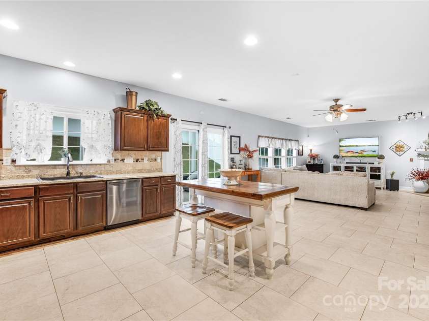 114 Silverspring Place, Mooresville, NC 28117.  MLS# CAR4187492, YatesRealty ID 1331. 