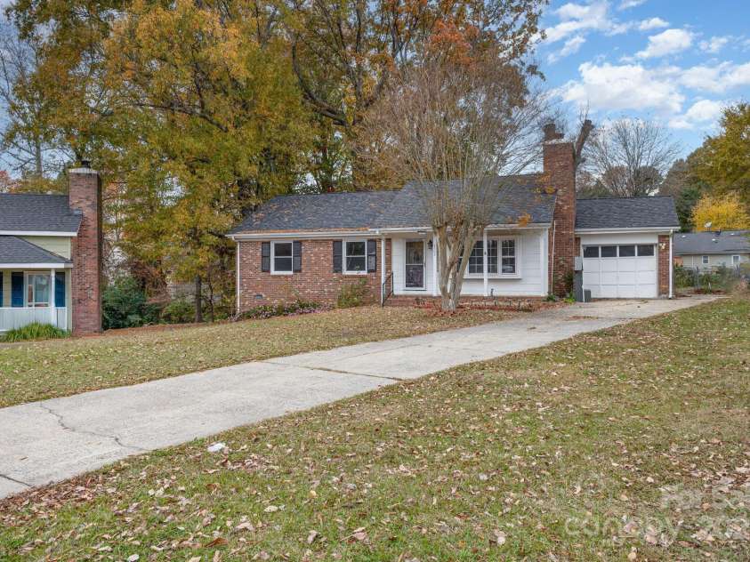 8503 Beechbrooke Road, Charlotte, NC 28227.  MLS# CAR4315143, YatesRealty ID 1331. 