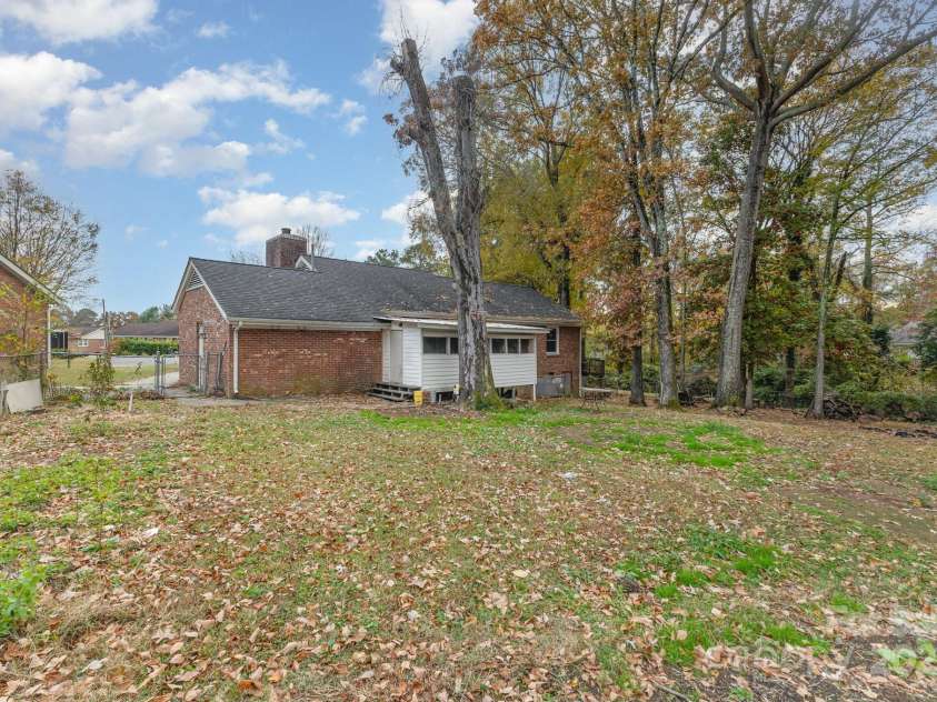 8503 Beechbrooke Road, Charlotte, NC 28227.  MLS# CAR4315143, YatesRealty ID 1331. 