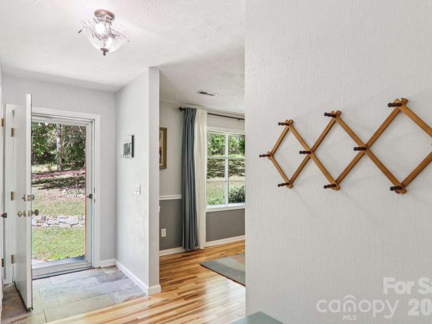 45 Crosswick Lane, Hendersonville, NC 28739.  MLS# CAR4370460, YatesRealty ID 13310. 