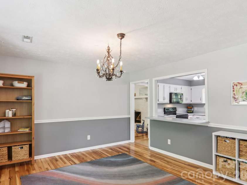 45 Crosswick Lane, Hendersonville, NC 28739.  MLS# CAR4370460, YatesRealty ID 13310. 