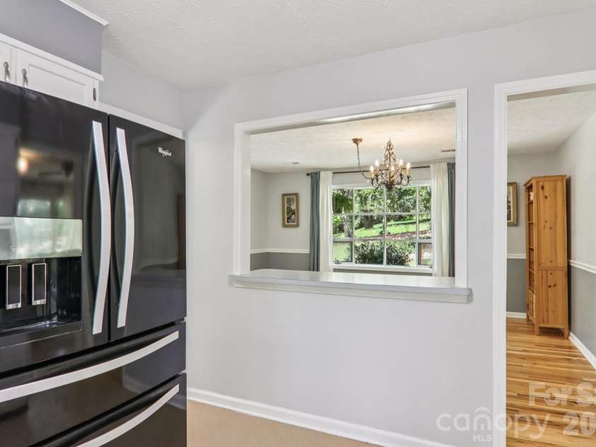 45 Crosswick Lane, Hendersonville, NC 28739.  MLS# CAR4370460, YatesRealty ID 13310. 