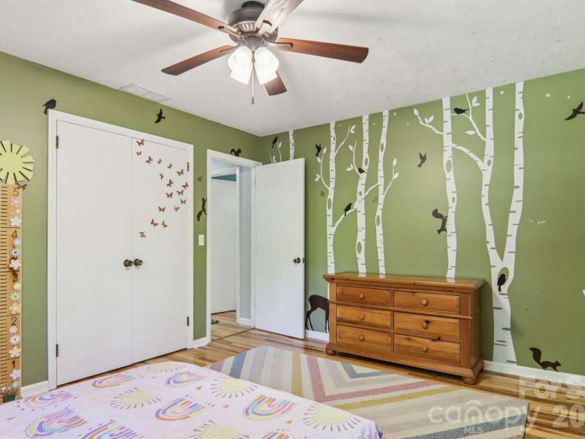 45 Crosswick Lane, Hendersonville, NC 28739.  MLS# CAR4370460, YatesRealty ID 13310. 