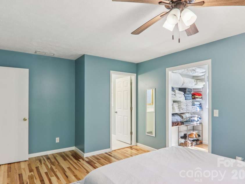 45 Crosswick Lane, Hendersonville, NC 28739.  MLS# CAR4370460, YatesRealty ID 13310. 