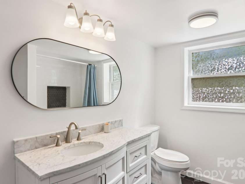 45 Crosswick Lane, Hendersonville, NC 28739.  MLS# CAR4370460, YatesRealty ID 13310. 