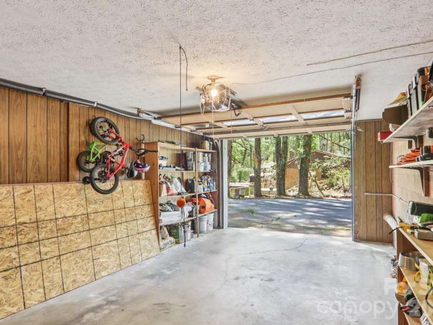 45 Crosswick Lane, Hendersonville, NC 28739.  MLS# CAR4370460, YatesRealty ID 13310. 