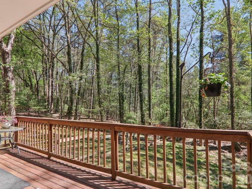 45 Crosswick Lane, Hendersonville, NC 28739.  MLS# CAR4370460, YatesRealty ID 13310. 