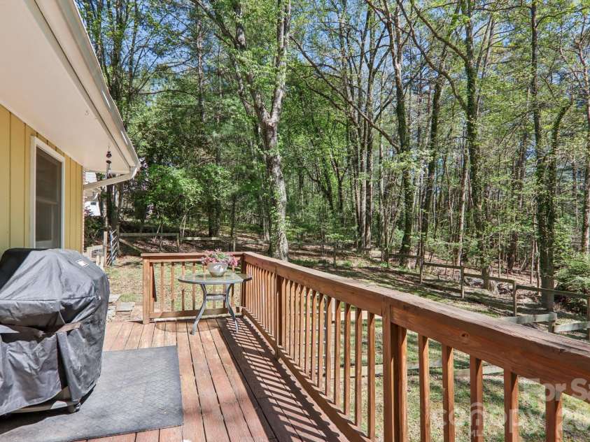 45 Crosswick Lane, Hendersonville, NC 28739.  MLS# CAR4370460, YatesRealty ID 13310. 
