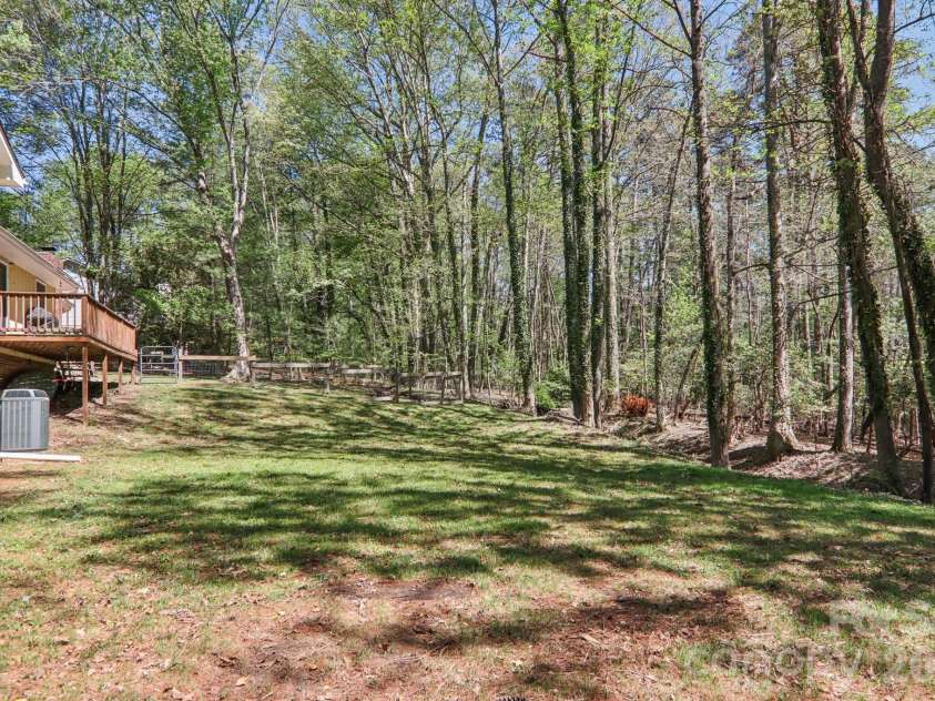 45 Crosswick Lane, Hendersonville, NC 28739.  MLS# CAR4370460, YatesRealty ID 13310. 