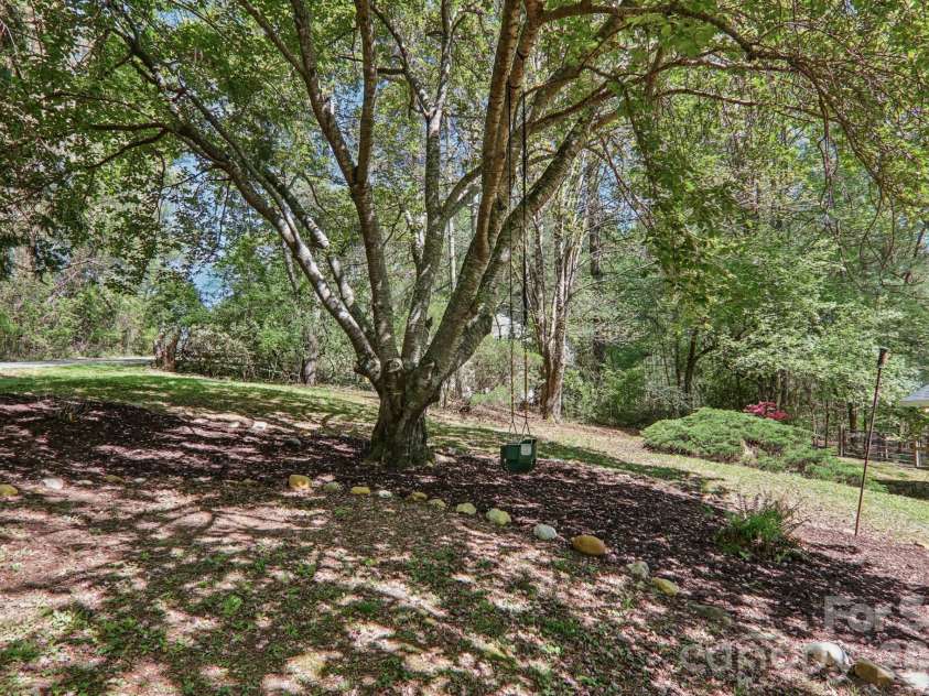 45 Crosswick Lane, Hendersonville, NC 28739.  MLS# CAR4370460, YatesRealty ID 13310. 