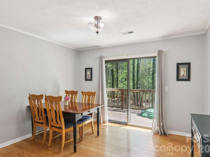 45 Crosswick Lane, Hendersonville, NC 28739.  MLS# CAR4370460, YatesRealty ID 13310. Dining room
