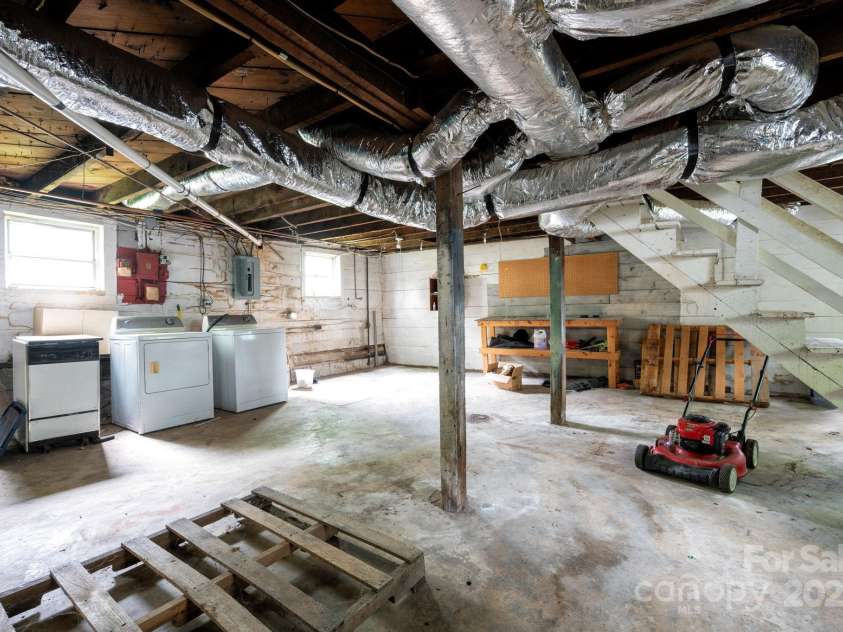 35 Baker Avenue, Asheville, NC 28806.  MLS# CAR4255285, YatesRealty ID 13312. 