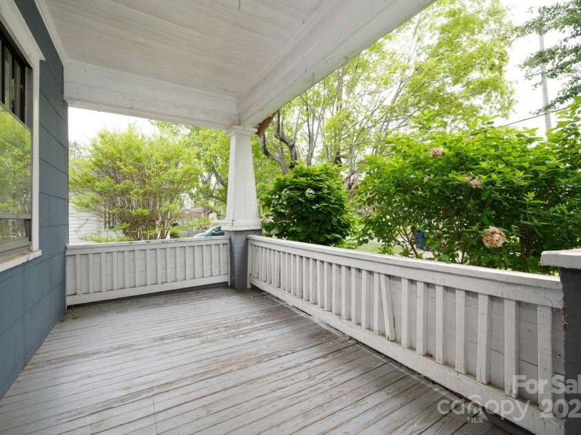 35 Baker Avenue, Asheville, NC 28806.  MLS# CAR4255285, YatesRealty ID 13312. 