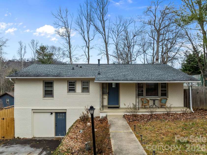 196 Weston Road, Arden, NC 28704.  MLS# CAR4327899, YatesRealty ID 13313. 