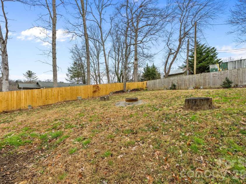 196 Weston Road, Arden, NC 28704.  MLS# CAR4327899, YatesRealty ID 13313. 