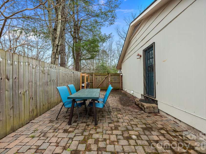 196 Weston Road, Arden, NC 28704.  MLS# CAR4327899, YatesRealty ID 13313. 